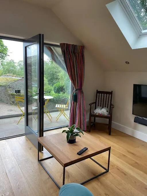 The Hen House A Beautifully Situated Open Plan Chalet Lothersdale